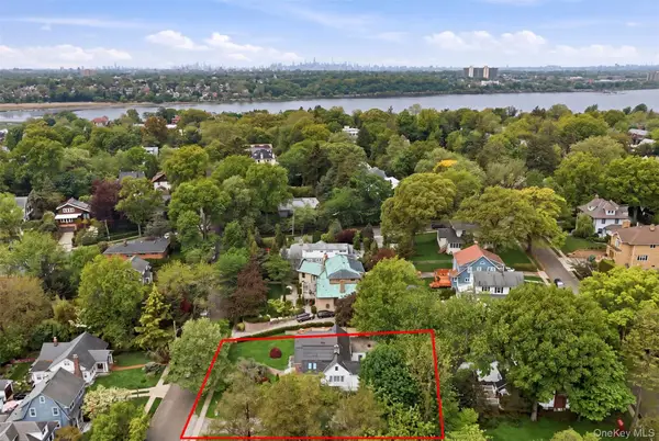 319 38th Road, Douglaston, NY 11363
