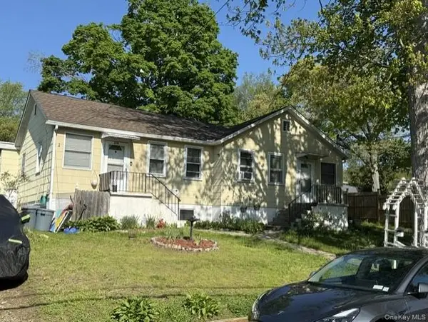 37 Argyle Street, Lake Peekskill, NY 10537