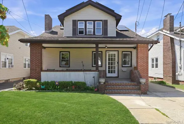 8 Foster Place, Hempstead, NY 11550