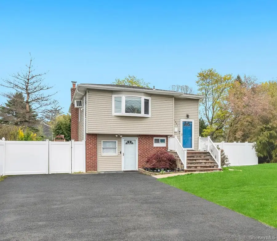 1391 N Windsor Avenue, Bay Shore, NY 11706 - #2