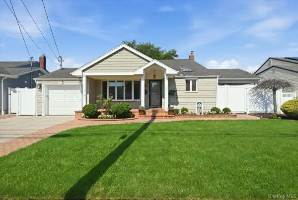 220 Eastlake Avenue, Massapequa Park, NY 11762