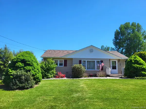 20 Cresthaven Drive, New Windsor, NY 12553
