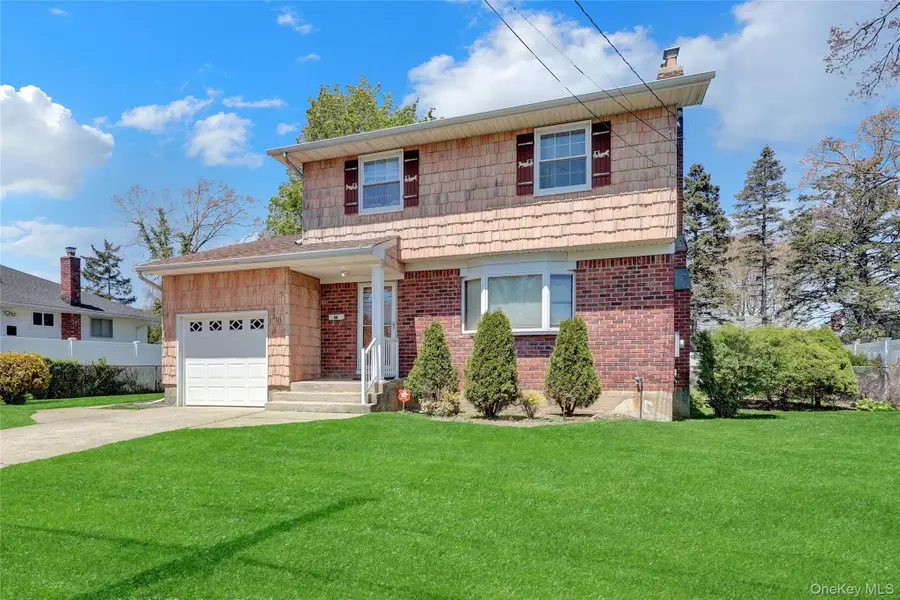 211 Lynbrook Street, Islip Terrace, NY 11752 - #3