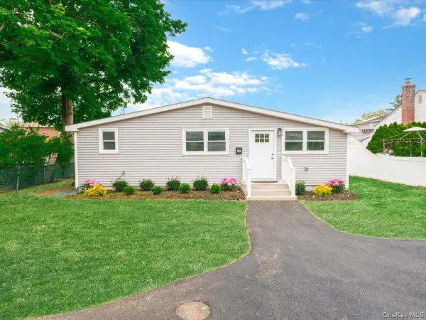 27 Old Farmingdale Road, West Babylon, NY 11704