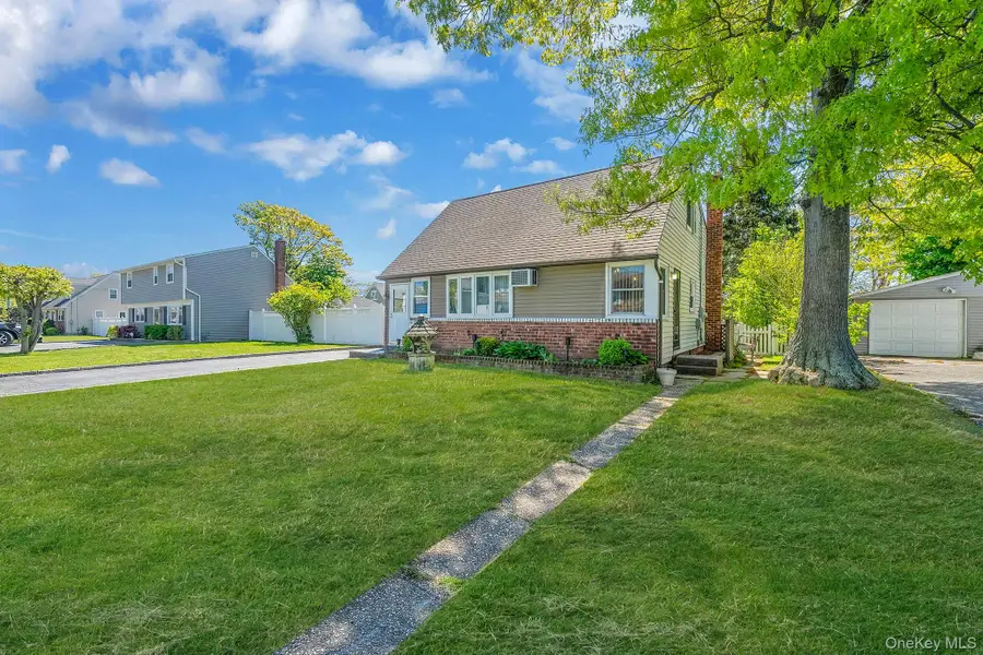508 Davis Street, North Babylon, NY 11703 - #2