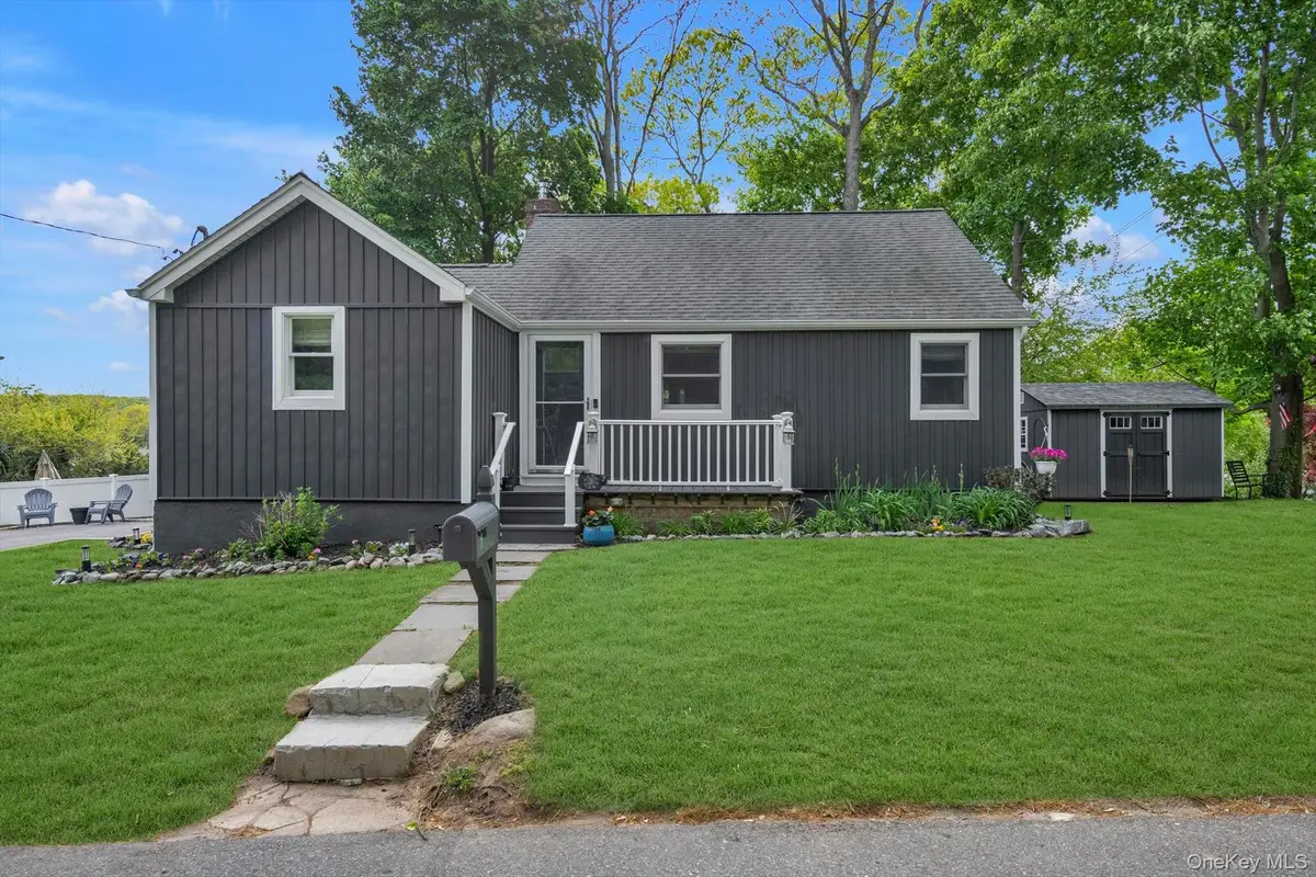 7 Pierson Place, South Huntington, NY 11746 - #1