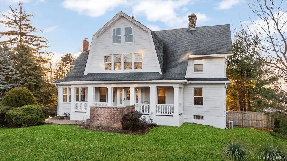 68 A Carlton Avenue, Port Washington, NY 11050 - #1