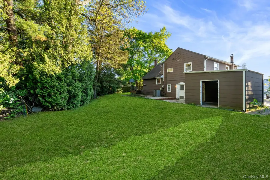 23 Library Lane, Plainview, NY 11803 - #3
