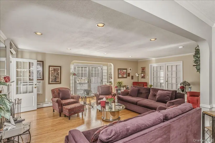 36 Roosevelt Place, Rockville Centre, NY 11570 - #3