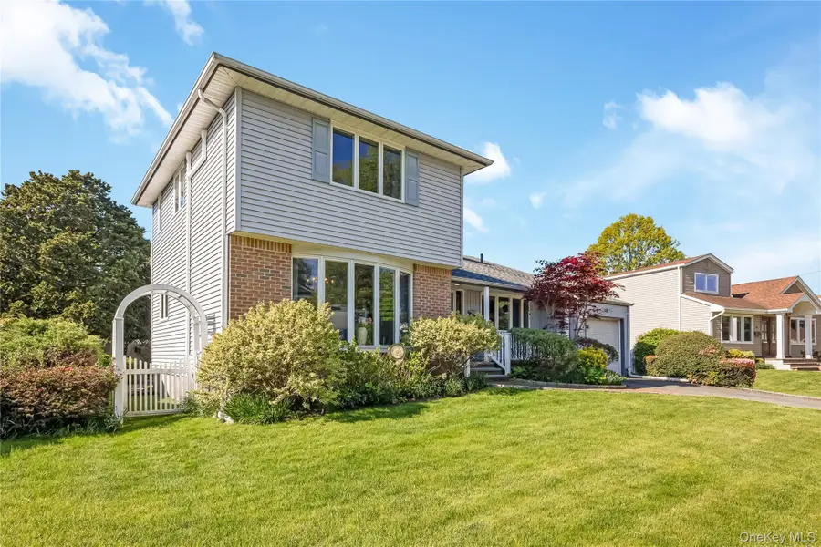 18 Tacoma Lane, Syosset, NY 11791 - #2