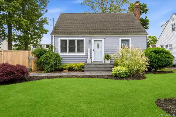 319 N Fulton Avenue, Lindenhurst, NY 11757