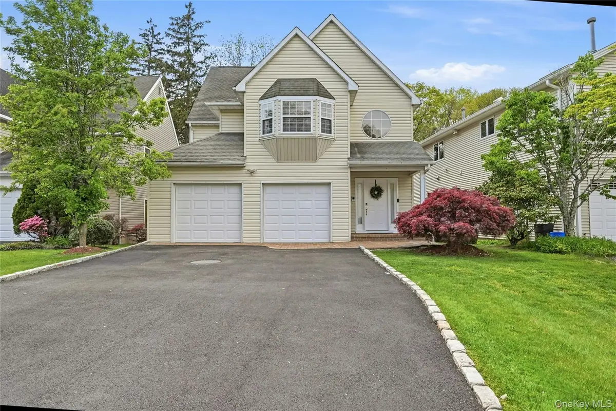 9 Oxford Court, Wheatley Heights, NY 11798 - #1