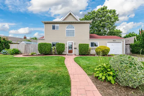 2860 Sunnybrook Drive W, Oceanside, NY 11572