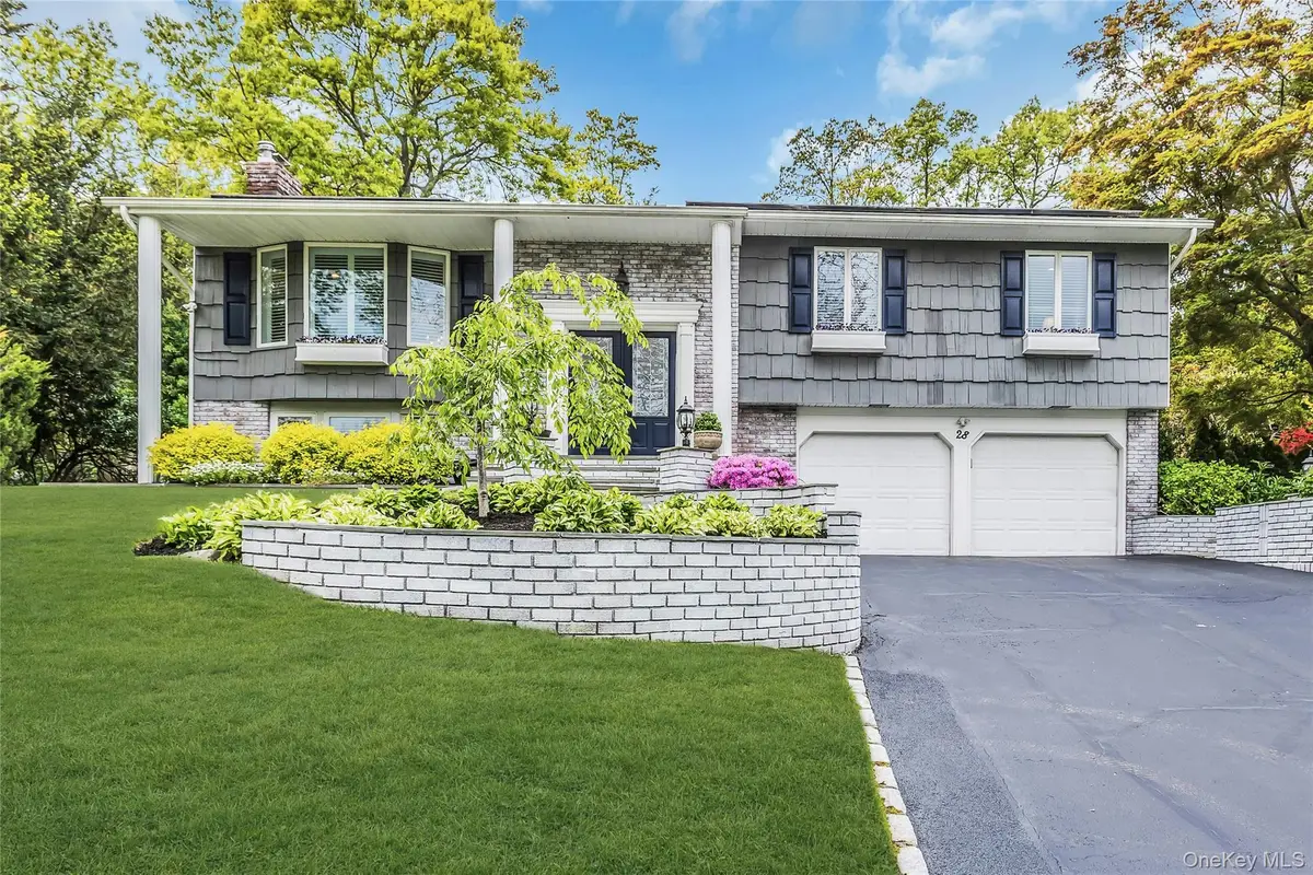 28 Penguin Lane, Commack, NY 11725 - #1
