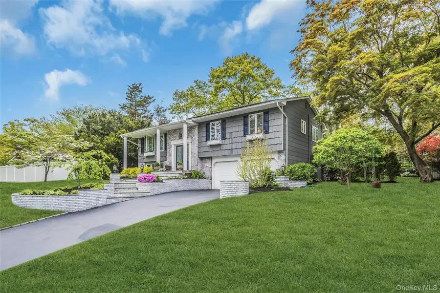 28 Penguin Lane, Commack, NY 11725 - #3