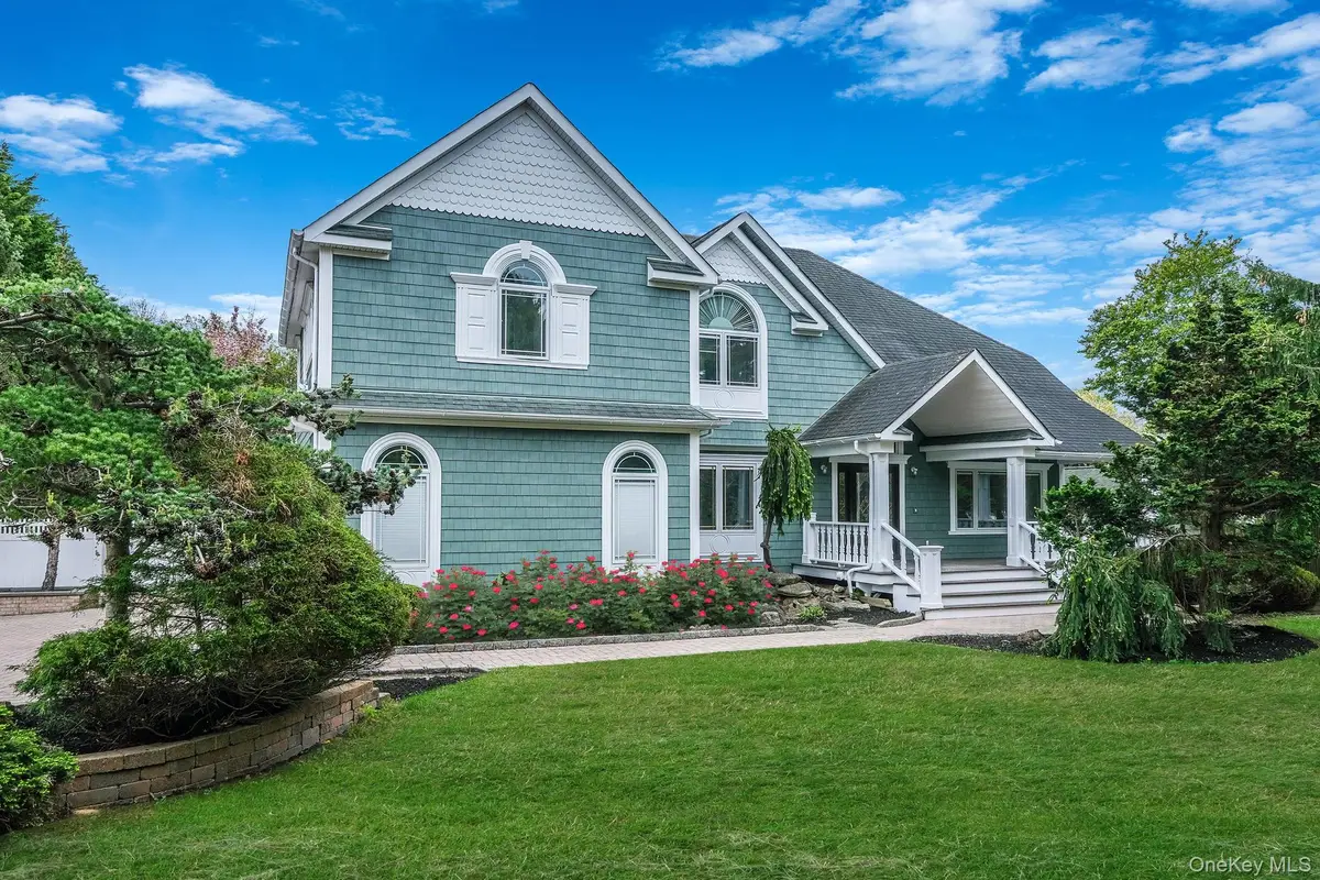 6 Robert Court, Center Moriches, NY 11934 - #1