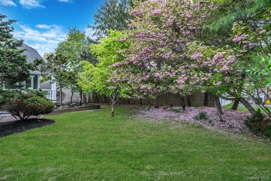 6 Robert Court, Center Moriches, NY 11934 - #2