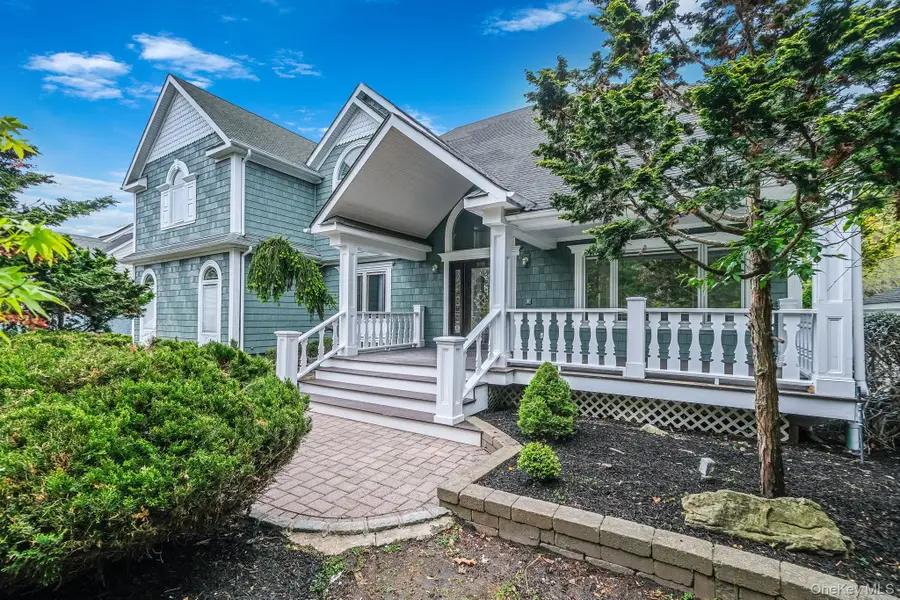 6 Robert Court, Center Moriches, NY 11934 - #3