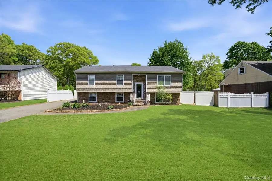 895 Old Medford Avenue, Medford, NY 11763 - #2