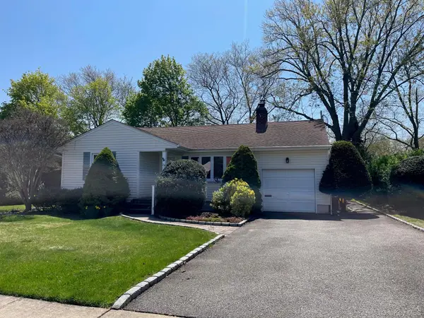 20 Gainsboro Lane, Syosset, NY 11791