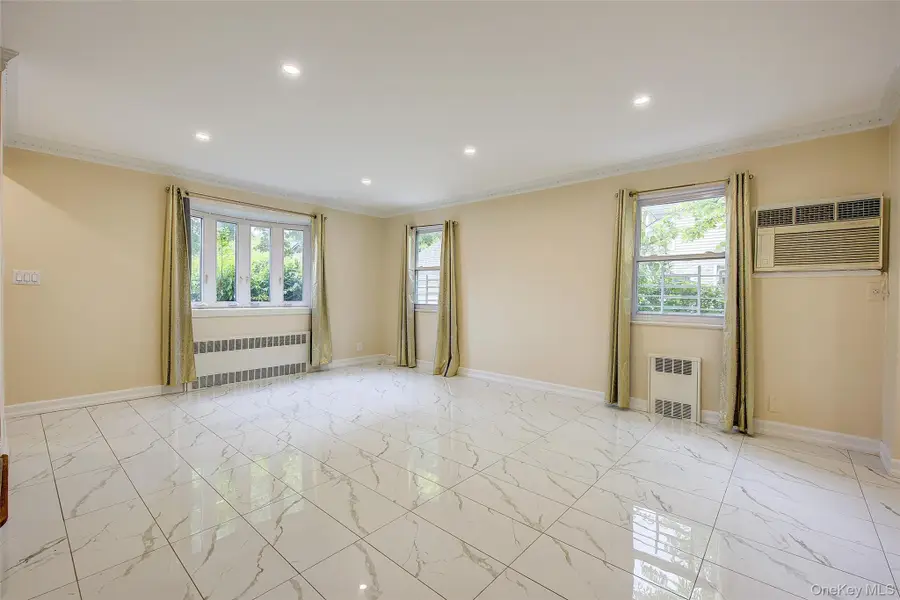 164-38 76th Road, Fresh Meadows, NY 11366 - #2