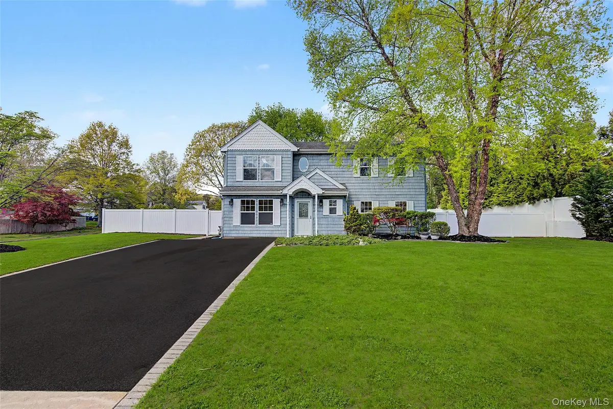 6 Lyons Lane, Coram, NY 11727 - #1