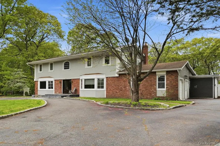 1 Whispering Court, Dix Hills, NY 11746 - #3
