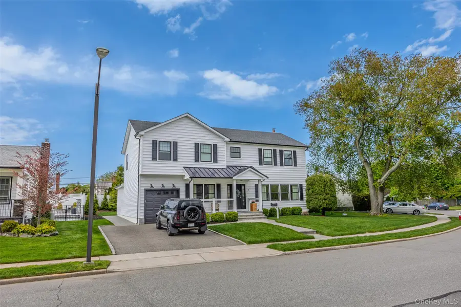 8 Piper Place, Old Bethpage, NY 11804 - #2