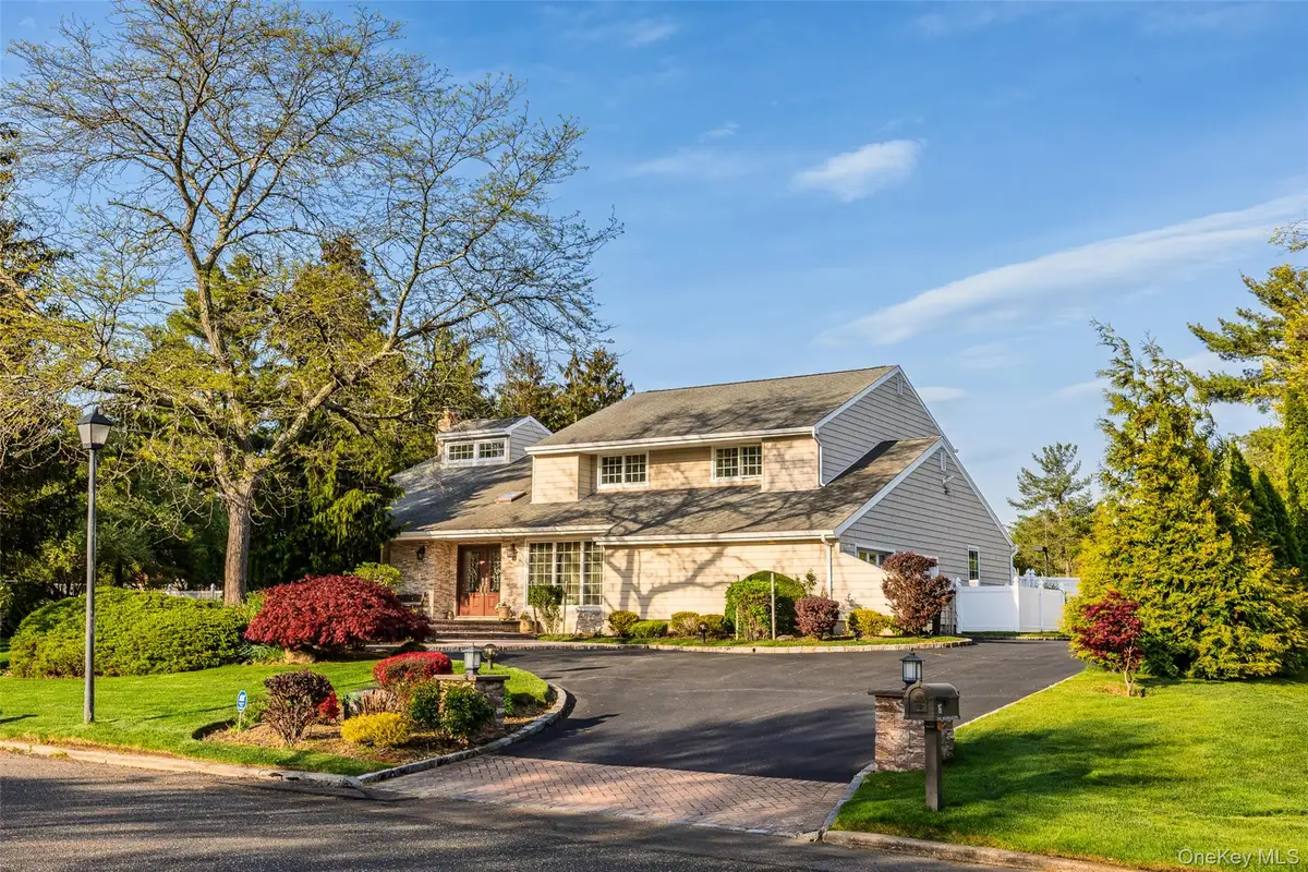 16 Cabriolet Lane, Melville, NY 11747 - #1