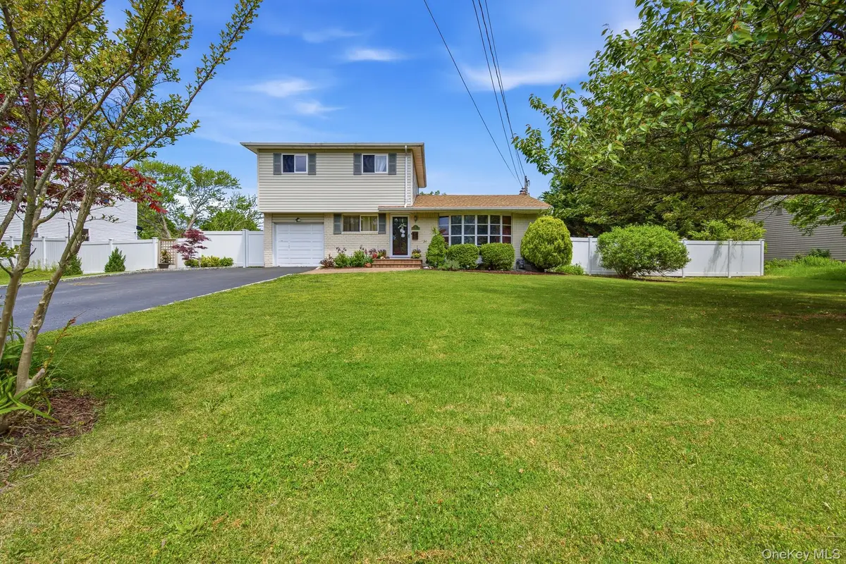 23 Riverdale Drive, Oakdale, NY 11769 - #1