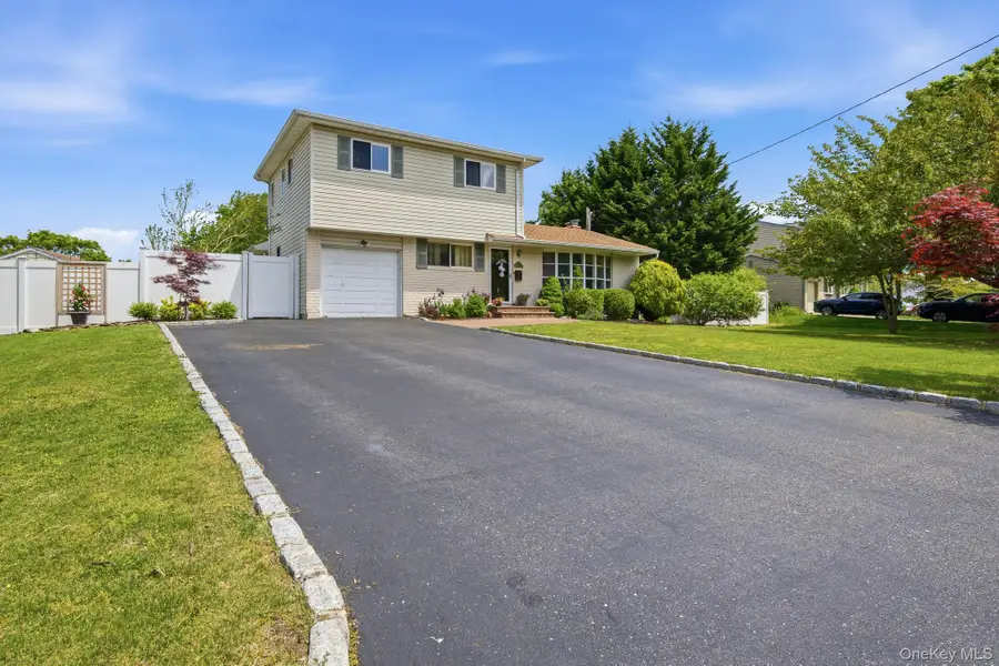 23 Riverdale Drive, Oakdale, NY 11769 - #3