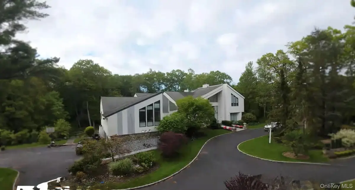 80 Tall Oak Crescent, Syosset, NY 11791 - #1
