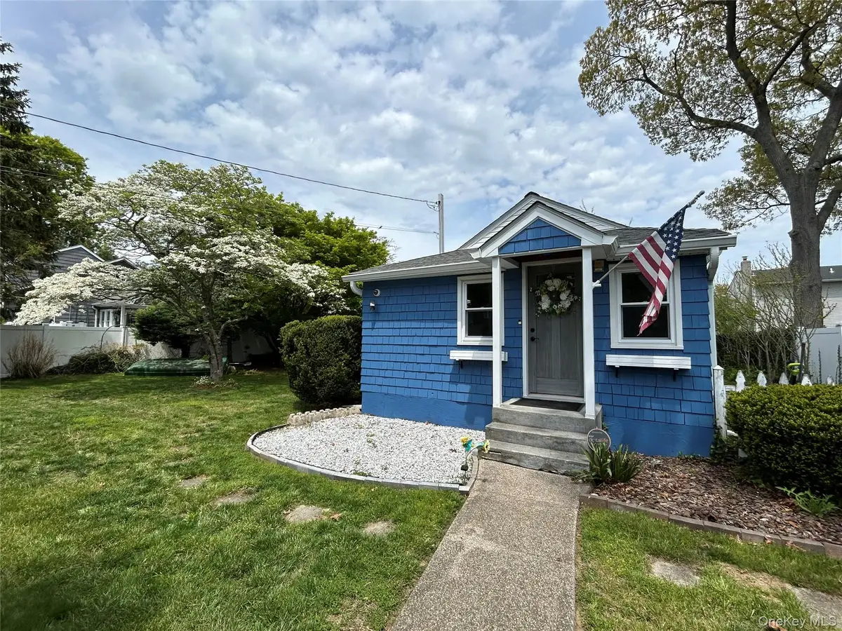 71 Paprocki Avenue, West Islip, NY 11795 - #1