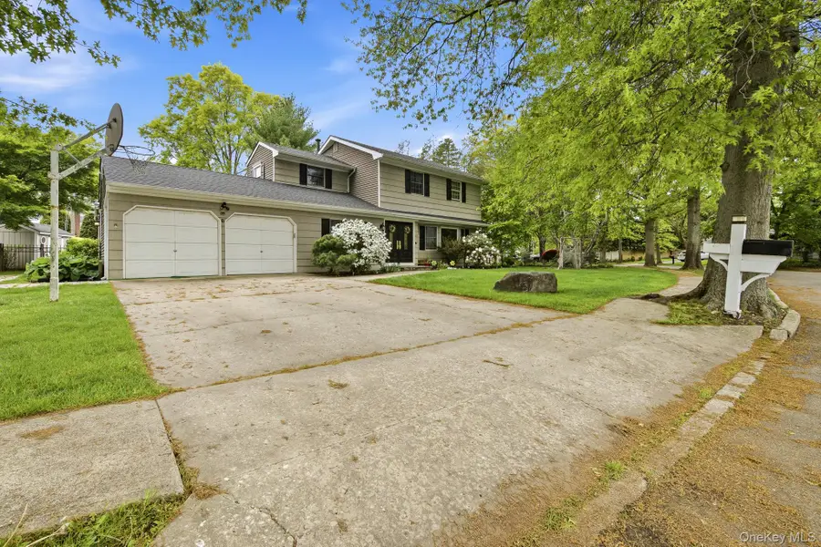 6 Frost Pond Road, Greenlawn, NY 11740 - #3