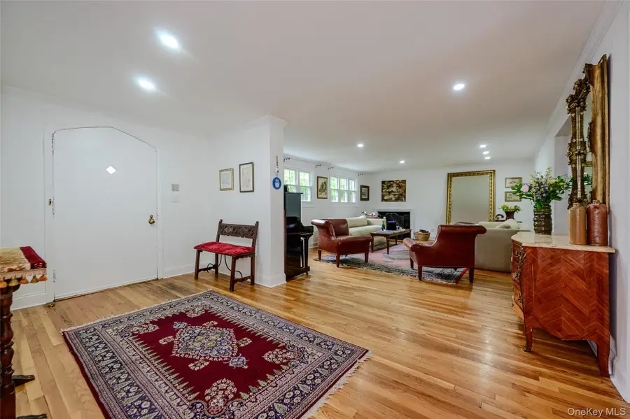 27 Ridge Drive E, Great Neck, NY 11021 - #3
