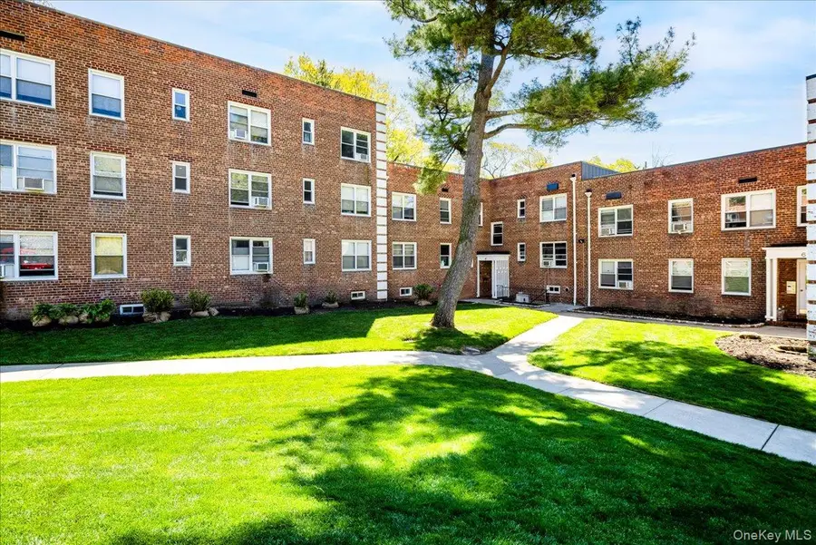 4 Edwards #2F, Roslyn Heights, NY 11577 - #2