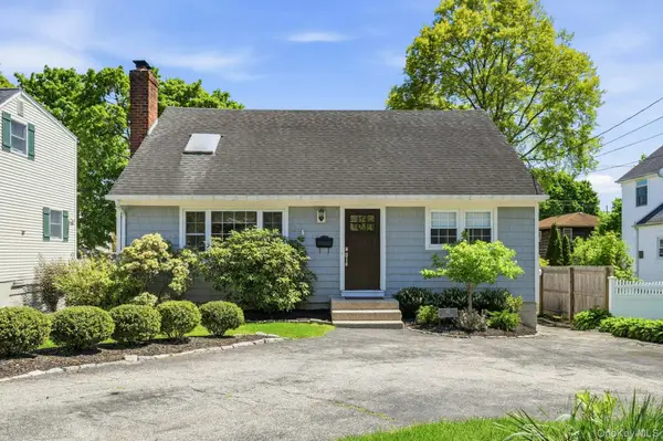 62 Smith Street, Greenlawn, NY 11740