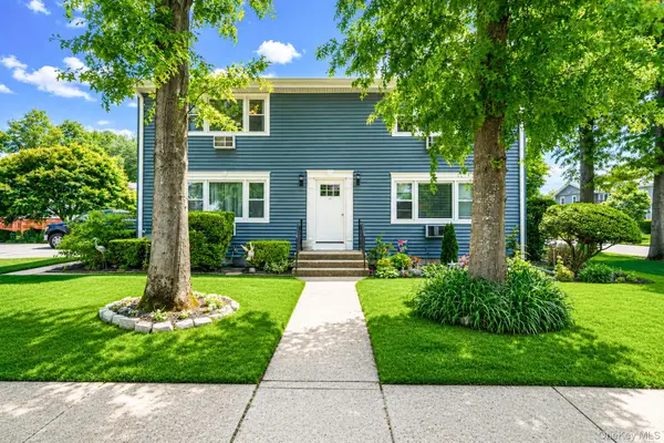 11 Toehee Place #2B, Islip, NY 11715