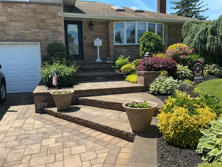 909 Berkshire Drive, Westbury, NY 11590 - #2