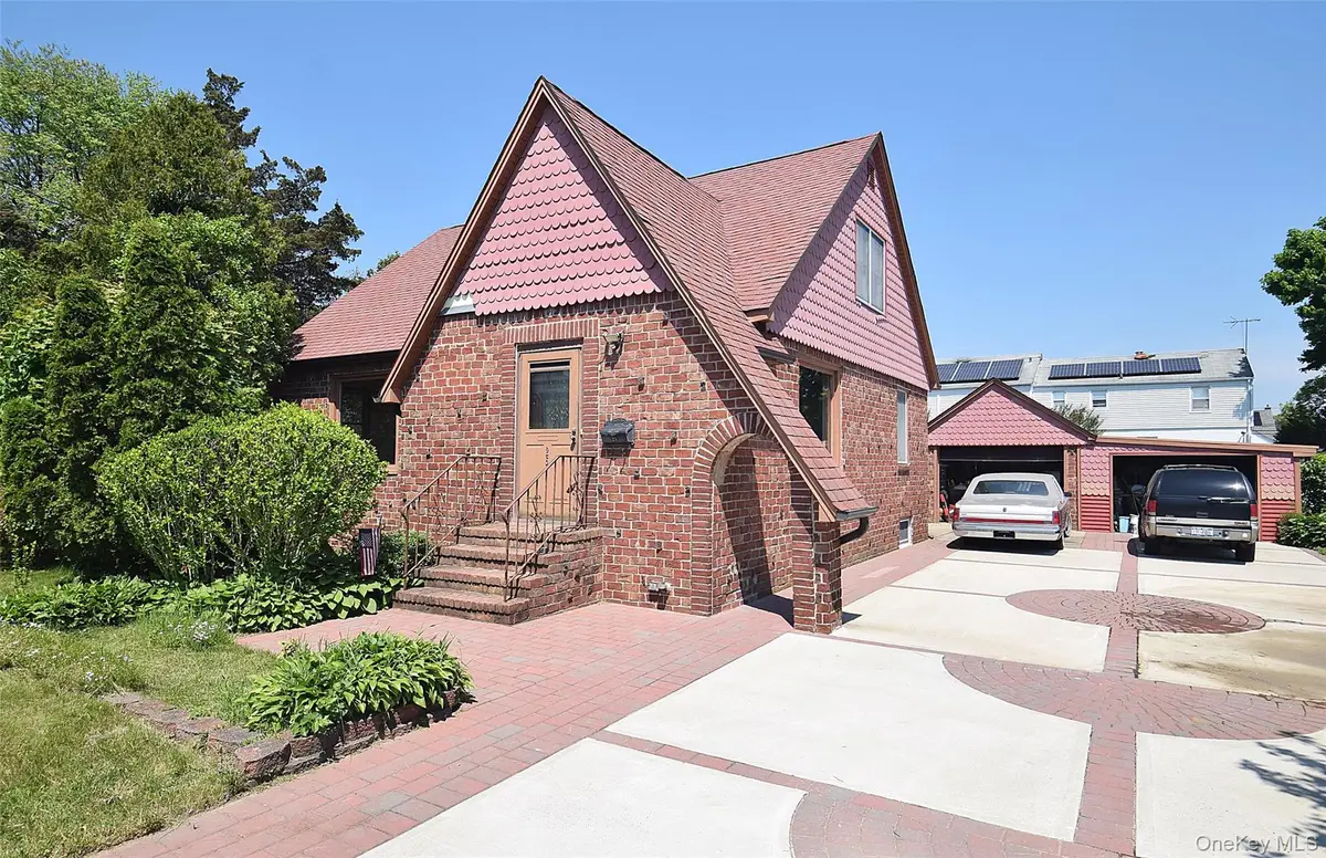 25 Kensington Court, Copiague, NY 11726 - #1