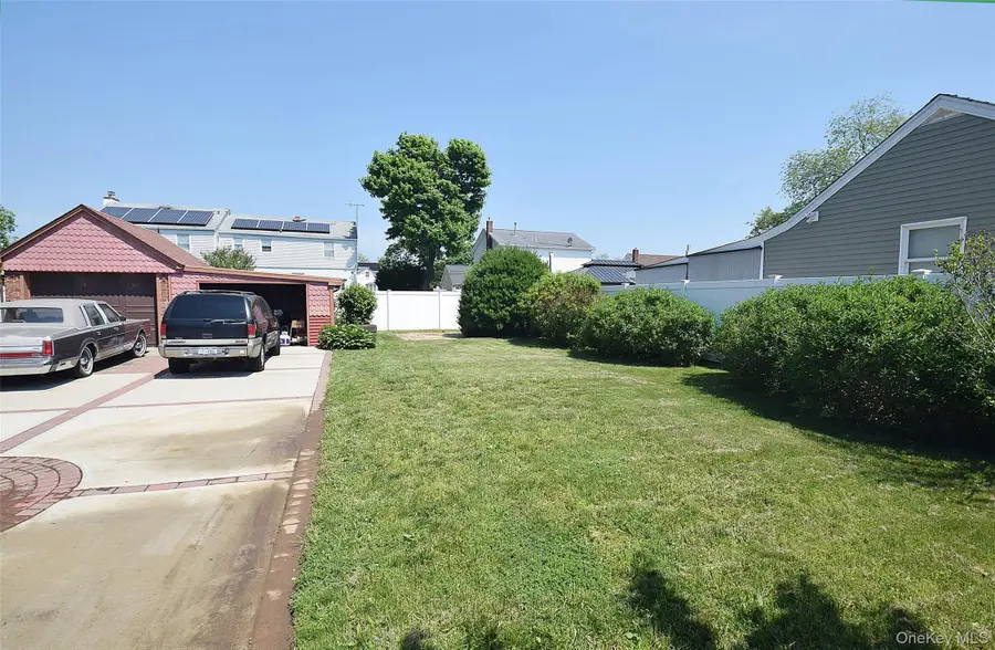 25 Kensington Court, Copiague, NY 11726 - #2