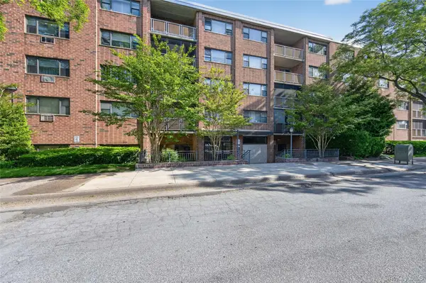 100 Clinton Avenue #2Y, Mineola, NY 11501
