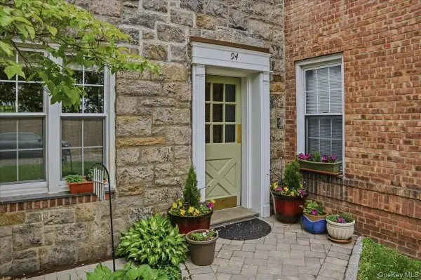 94 Pinewood Road #3D, Hartsdale, NY 10503
