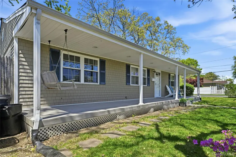 226 W 5th Street, Deer Park, NY 11729 - #3