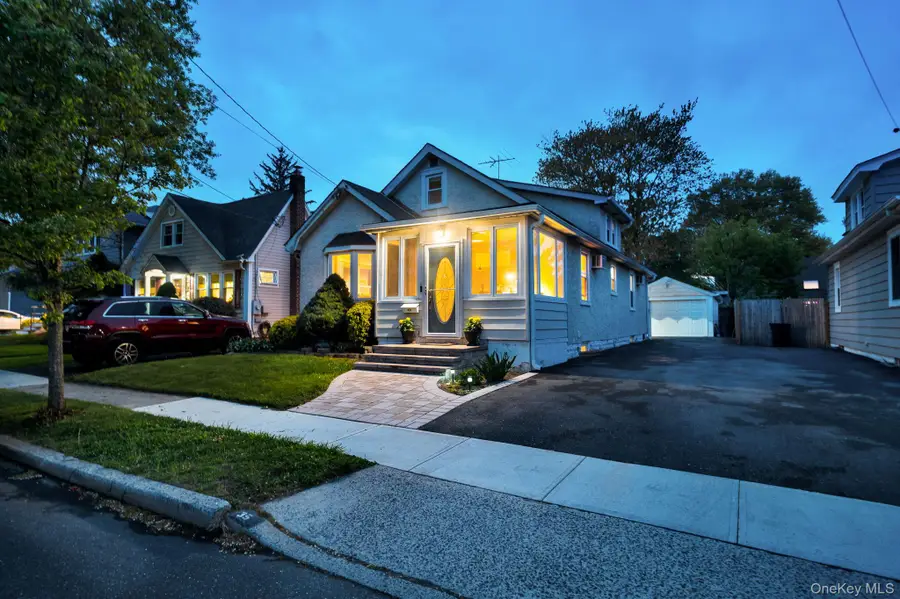 35 Orchard Street, Merrick, NY 11566 - #3