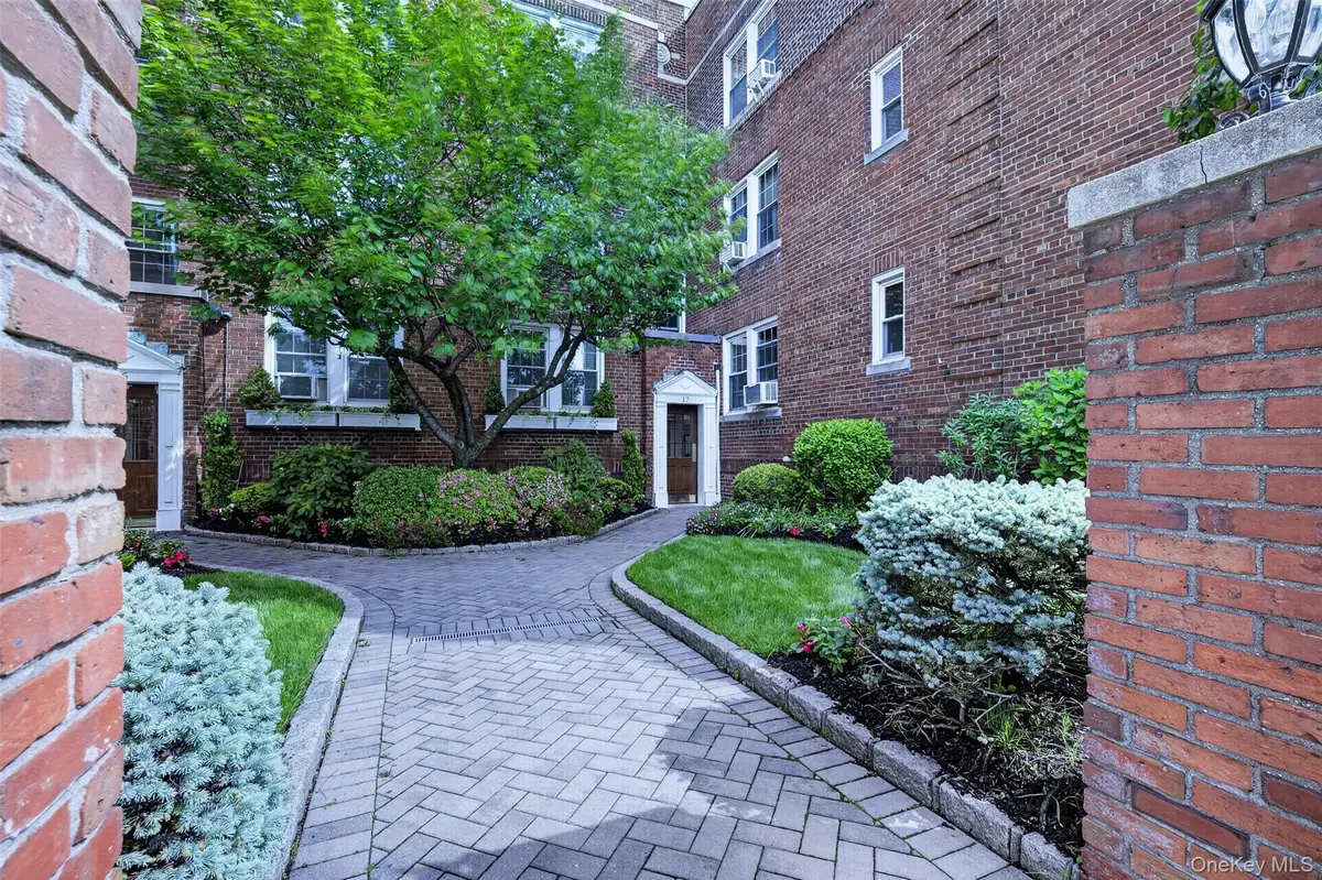 17 Gaynor Avenue #1D, Manhasset, NY 11030 - #1
