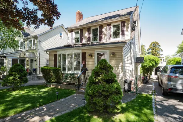 257-09 Pembroke Avenue, Great Neck, NY 11020