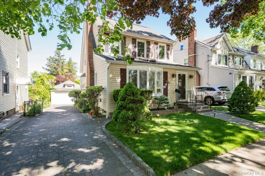 257-09 Pembroke Avenue, Great Neck, NY 11020 - #3