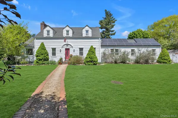 1 E Rogues Path, Huntington Station, NY 11746