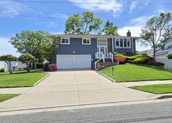 15 6th Avenue, Farmingdale, NY 11735